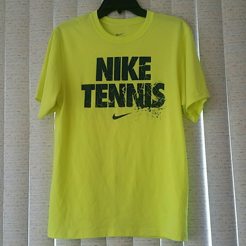 SMALL NIKE DRI-FIT T-SHIRT NWT